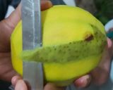 Foto langkah ke 1 dari resep Rujak Teto Mangga Kweni.