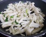 Hình bước làm 2 của món Nộm rau muống chay