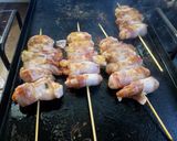 Foto del paso 3 de la receta: Brochette de langostinos y panceta crocante