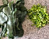 Foto del paso 1 de la receta: Tortilla de hojas y tallos de brócoli