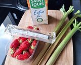 Une image de l'étape 2 de Compotée rhubarbe fraises vanillée.