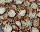 Foto del paso 6 de la receta: Pizza de salmón ahumado, calabacín y queso de cabra