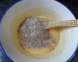 Foto del paso 2 de la receta: Bizcocho-corona de chocolate con nueces