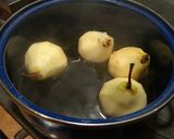 Foto del paso 2 de la receta: Peras al vino tinto