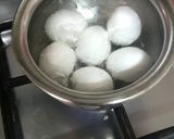 A picture of step 1 of Egg Masala.