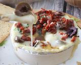 Foto do passo 5 de Camembert com Tomate, Azeitonas e Mostarda