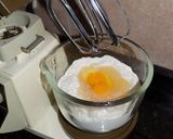 Foto del paso 3 de la receta: Muffins de bizcochuelo (de cajita) con peras o manzanas