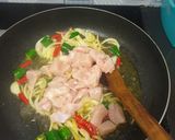 Foto langkah ke 3 dari resep Ifu Mie Cah Ayam Pedas.