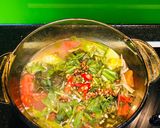 Hình bước làm 4 của món Canh chua Cá Bớp lá giang