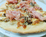 Foto del paso 8 de la receta: Pizza blanca de setas y jamón