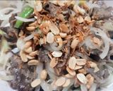 Hình bước làm 3 của món Thịt bò bóp thấu với hành tây, dưa leo