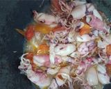 Foto langkah ke 4 dari resep Tumis Cumi Asin.