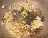 A picture of step 4 of Steak & Blue cheese pasta.