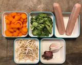 Foto langkah ke 1 dari resep Makanan AnakSup Sosis Sayur.