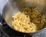 Foto del paso 2 de la receta Macarrones con salmón, alcaparras y cherry