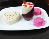 A picture of step 5 of Strawberry panna cotta.