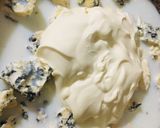 Foto del paso 1 de la receta: SALSA CREMA DE 🧀QUESO🧀 ROQUEFORT🧀