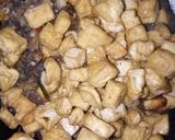 Foto langkah ke 6 dari resep Tumis Kerang Tahu Lada Hitam.