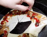 Foto del paso 8 de la receta: Corona de hojaldre de pollo