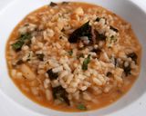 Foto del paso 10 de la receta: Arroz caldoso de sepia, rape, setas y espinacas