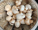 A picture of step 1 of Mushroom chilli.