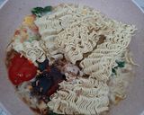 Foto langkah ke 6 dari resep Indomie Goreng Nyemek.
