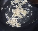 Foto langkah ke 1 dari resep Tumis daun kale teri.