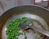 A picture of step 4 of Samosa - garma garma with the chutney.