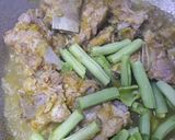 รูปขั้นตอนการทำที่ 2 ของ กระดูกหมูผัดพริกแกงเขียวหวาน