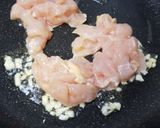 รูปขั้นตอนการทำที่ 2 ของ สุกี้อกไก่ผัด