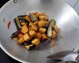 Foto langkah ke 4 dari resep Oseng terong tahu.