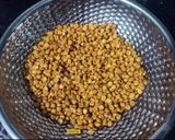 A picture of step 2 of Chana Dal Chaat.