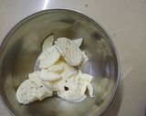 A picture of step 1 of Oreo Modak.