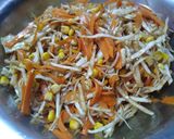 Foto del paso 5 de la receta: Ensalada fresca de repollo choclo y zanahoria sazonada