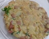 Foto del paso 3 de la receta: Tortilla de papas y salchichas😋