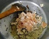 A picture of step 3 of Mac chicken oats meal soup.