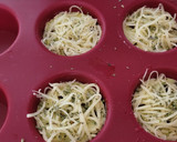 Foto del paso 7 de la receta: Budines de pan y calabacín con pasas