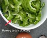 Foto langkah ke 1 dari resep Pare tumis telur.
