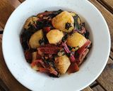 Foto del paso 9 de la receta: Acelgas rojas con patatas salteadas con ajo y pimentón