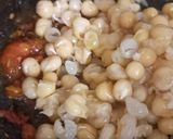 A picture of step 4 of White Peas Curry.