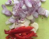 Foto langkah ke 2 dari resep Tumis wortel tauge (masak kilat 15 mnt bekal sekolah).