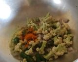 A picture of step 3 of Cauliflower poha.