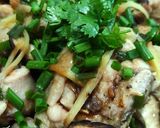 รูปขั้นตอนการทำที่ 5 ของ ไก่นึ่งเต้าเจี้ยว (โต้วเจียงเจิงจี)