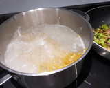Foto del paso 5 de la receta: Espaguetis integrales con brócoli, salmón y nata al aroma de lima