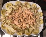Une image de l'étape 4 de Salade castelfranco au saumon citron confit et fleurs comestibles sauce balsamique.