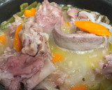 Foto del paso 5 de la receta: Manitas y lengua de cerdo en escabeche