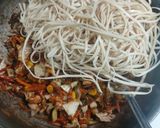 A picture of step 5 of Stir fried Udon noodles /chicken Udon noodles.