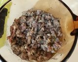 Foto del paso 2 de la receta Timbal de manitas de cerdo con guarnición