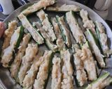 A picture of step 1 of Steam Okra.