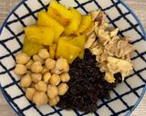 Foto del paso 5 de la receta: Arroz negro tailandés con garbanzos, pollo y piña a la plancha